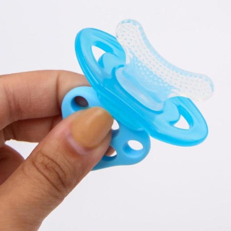 Silicone teether "for the front teeth", blue, with a cap of crumb I-11