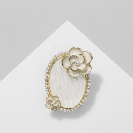 Brooch "Kame" frame, white color in gold
