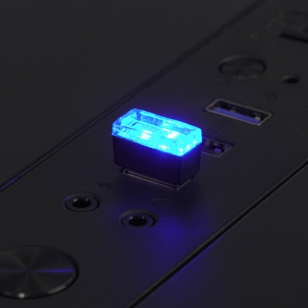 Lighting into the car interior, USB, blue