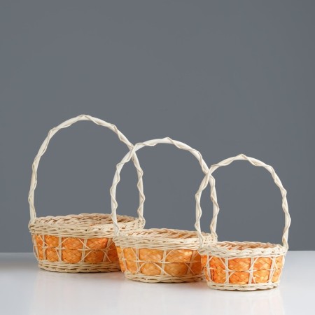 A set of wicker baskets from 3: D20 H 8/27; D17 H 7 H 25; D13 H 6 H 21 cm. (Ratan)-1