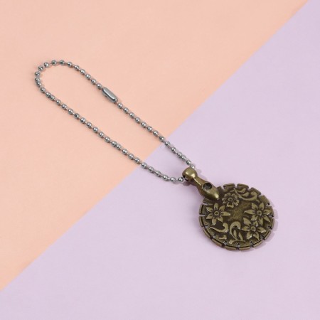 Cutting for threads, with a chain on the hand, 3 × 4.5 cm, bronze color