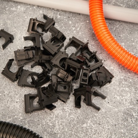 Clip for a pipe Ø 20 mm, black (100 pcs./Union) Rexant-1