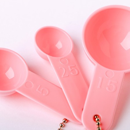 Set “From March 8”: comb, head bandage, measured spoons 3 pcs, a bowl and a mask shoulder blade, compressed masks-3
