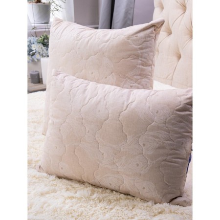 The pillow is quilted "sheep wool", size 48x68 cm
