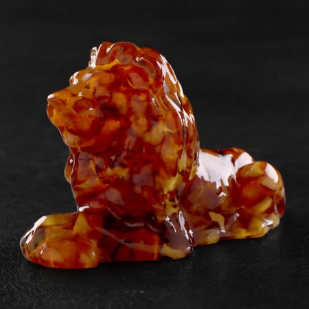 Souvenir "Leo", amber