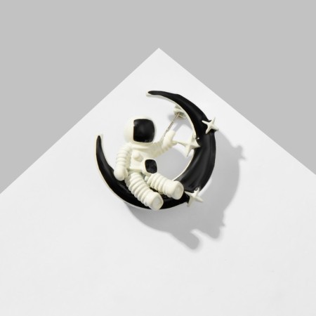 Brooch "Cosmonaut" on the moon, black and white color-1