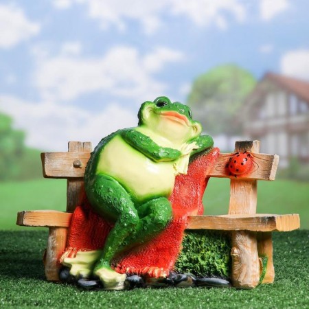 Garden figure "Frog on a bench sits" 27x38cm