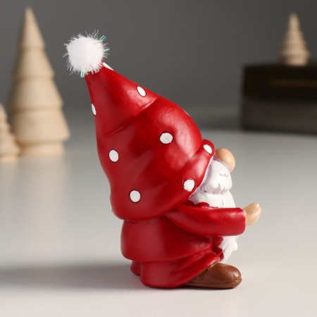 Polystone souvenir "Santa Claus in a red cap in white peas, with a candy" 6x6.5x10 cm-1