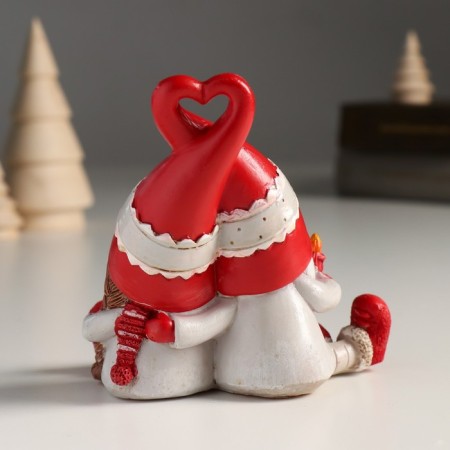 Suvenir Polystone "Santa Claus and granny with a gift, sit" 10x7.5x10 cm-2