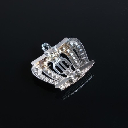 Torso accessory in the car interior, "crown"-2