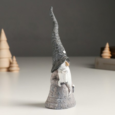 Polystone souvenir "Santa Claus in a gray outfit and a long cap, with a gift" 6.2x5.2x18 cm-1