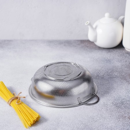 A colander made of stainless steel "Marco", d = 22 cm, two pens, chrome color-5