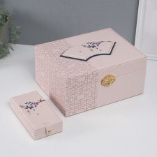 Casket to the leatherette to decorations the chest 