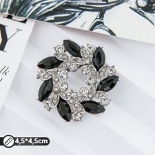 Brooch 