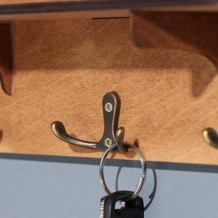 Key with a shelf "Visiting good..." Brown color, 28x23x7.5 cm-1