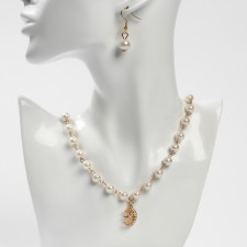 Set 2 objects: earrings, necklace of the pearls in crescent, d = 0.6-0.8, white color in gold