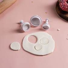 A set of Plunels of confectionery shares 