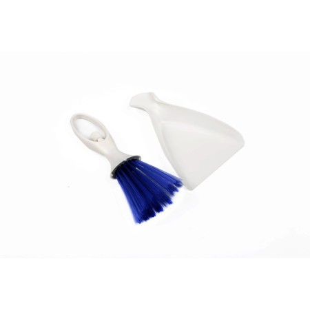Cleaning brush with a scoop, car-1