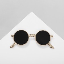 Brooch 