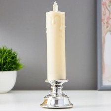 A nightlight with the effect of a living flame 