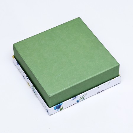 Square “Flowers” ​​gift box, 13.5 x 13.5 x 5 cm-3