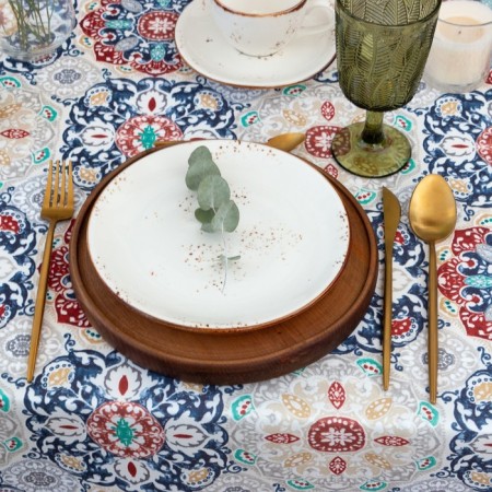 The tablecloth "Patterns" is 145x250 cm, 100% of the p/e-3