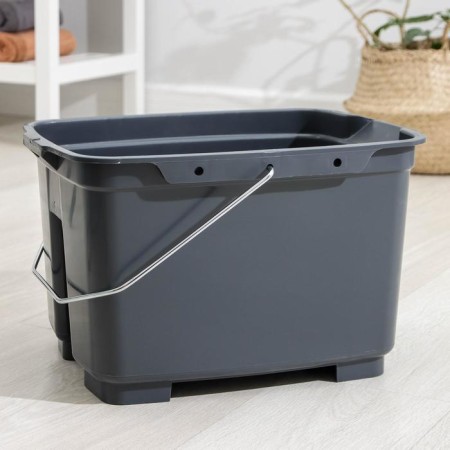 A plastic bucket for washing windows, 18 liters, 46 × 37 × 28 cm 075915-1