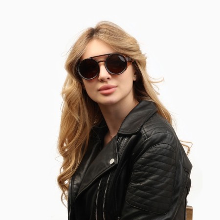 Sunny glasses, UV 400, leather curtains, pipe 14.1 cm, width 12.1 cm, lens 5.2 x 5 cm
