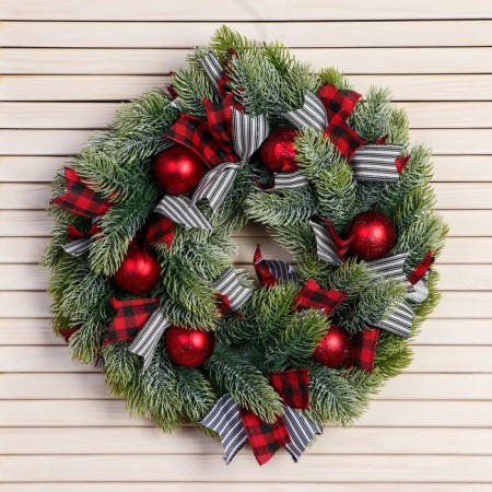 New Year's Wreath D-36 cm "Cozy Fairy Tale" Fat Baths Scarlet Balls