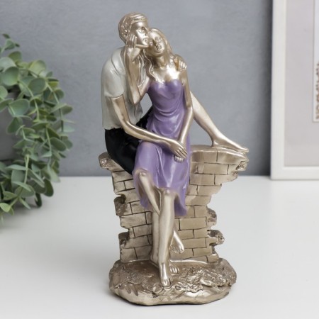 Polystone souvenir "Romantic couple on a brick hedge" 23.5x14.5x8 cm-1