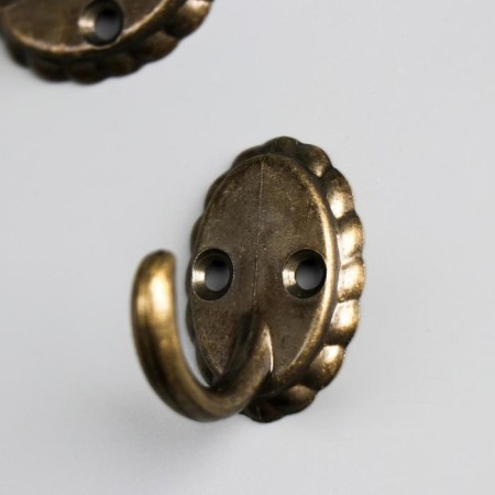 Retro metal hook bronze 3.9x3.3x2.7 cm