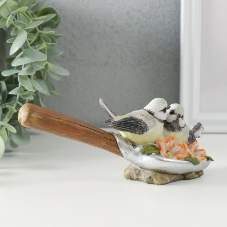 Souvenir Polystone "Sinichi on a shovel, with flowers" 17x5x7 cm-1