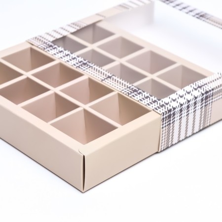 Box for 16 sweets, "male" 17.7 x 17.7 x 3.8 cm-4