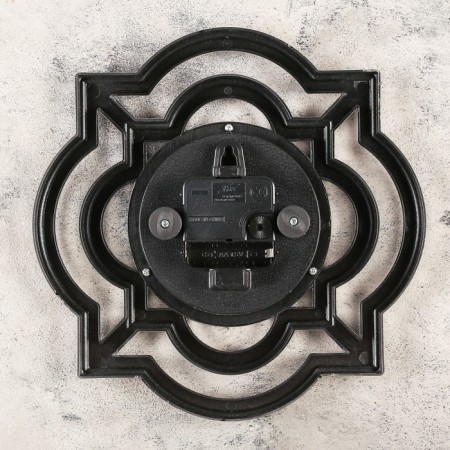 Watching clock, series: interior, "Daina", discrete move, 25 x 25 cm, mix-2