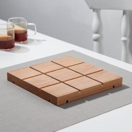 Hot “square” stand, solid, beech, 16 × 16 × 1.5 cm