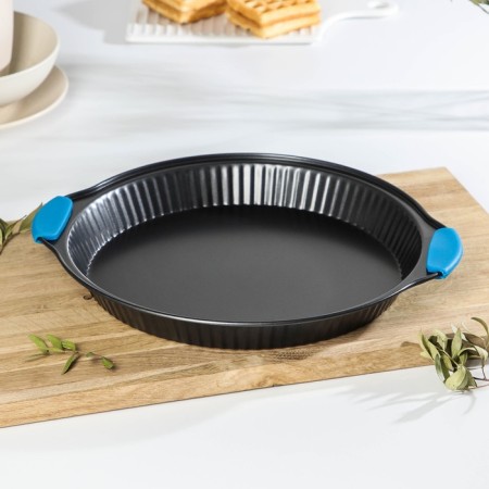 The form for baking is the “corrugated circle. Care ", 30.5 × 4 cm, with silicone handles, anti -stick coating, black color