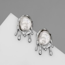 Earrings with pearls 