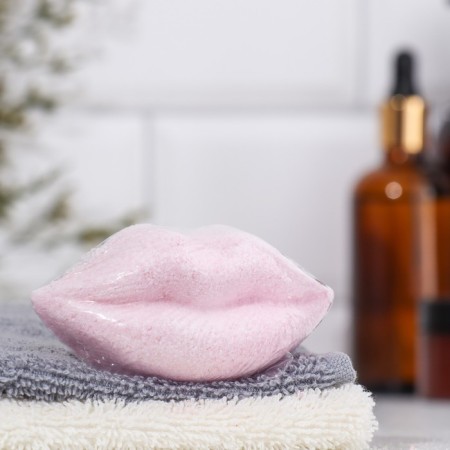 The bathtub "lips" with a peach aroma, pink-1