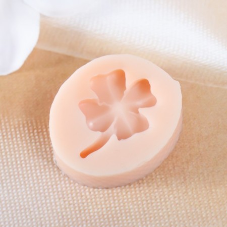 Silicone "Clover" Mold 2x2.6x0.4 cm-2