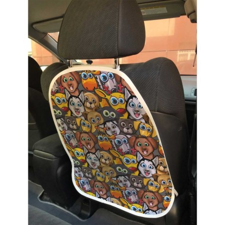 Protective cape on the back of the car's seat "Dog face"
