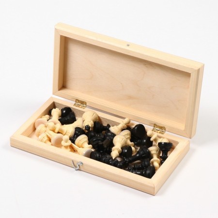 Handing chess, Plastic figures, King H-7 cm, Pig H-4 cm, woodboard 29 x 29 cm-1