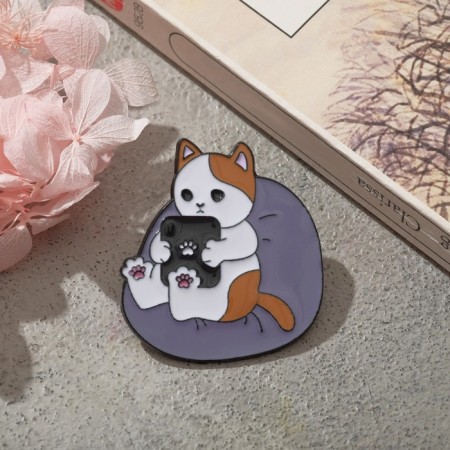 Icon "cat" with a tablet, colored in ferrous metal