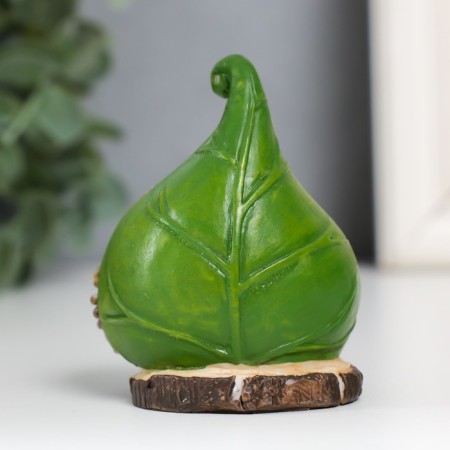 Polystone souvenir "Hedgehog with a leaf" 7x5.7x4.5 cm-2