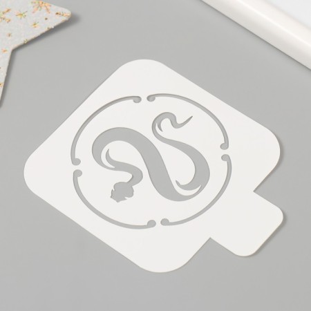 Plastic stencil "Snake in the circle", size 9x9 cm-1