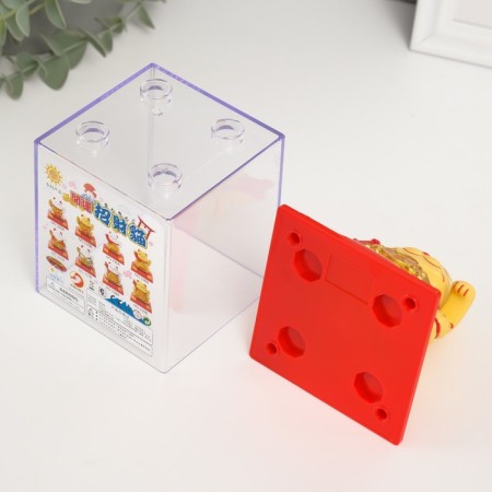 Plastic pendulum "Yellow manei-nako with kittens and gold" 8x8x8.2 cm-9
