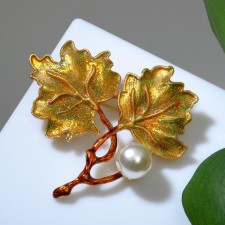 Brooch 