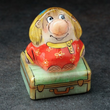 Souvenir "Brownie on the chest", 4x5x7 cm, selenite