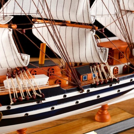 Ship with white bottom "Mortan"-9