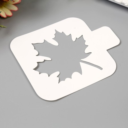 Stencil plastic "Maple leaf" 9x9 cm-1