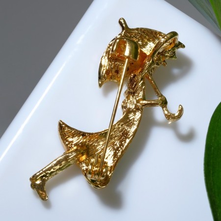 Brooch "Girl with an umbrella", the color black-green in gold-1